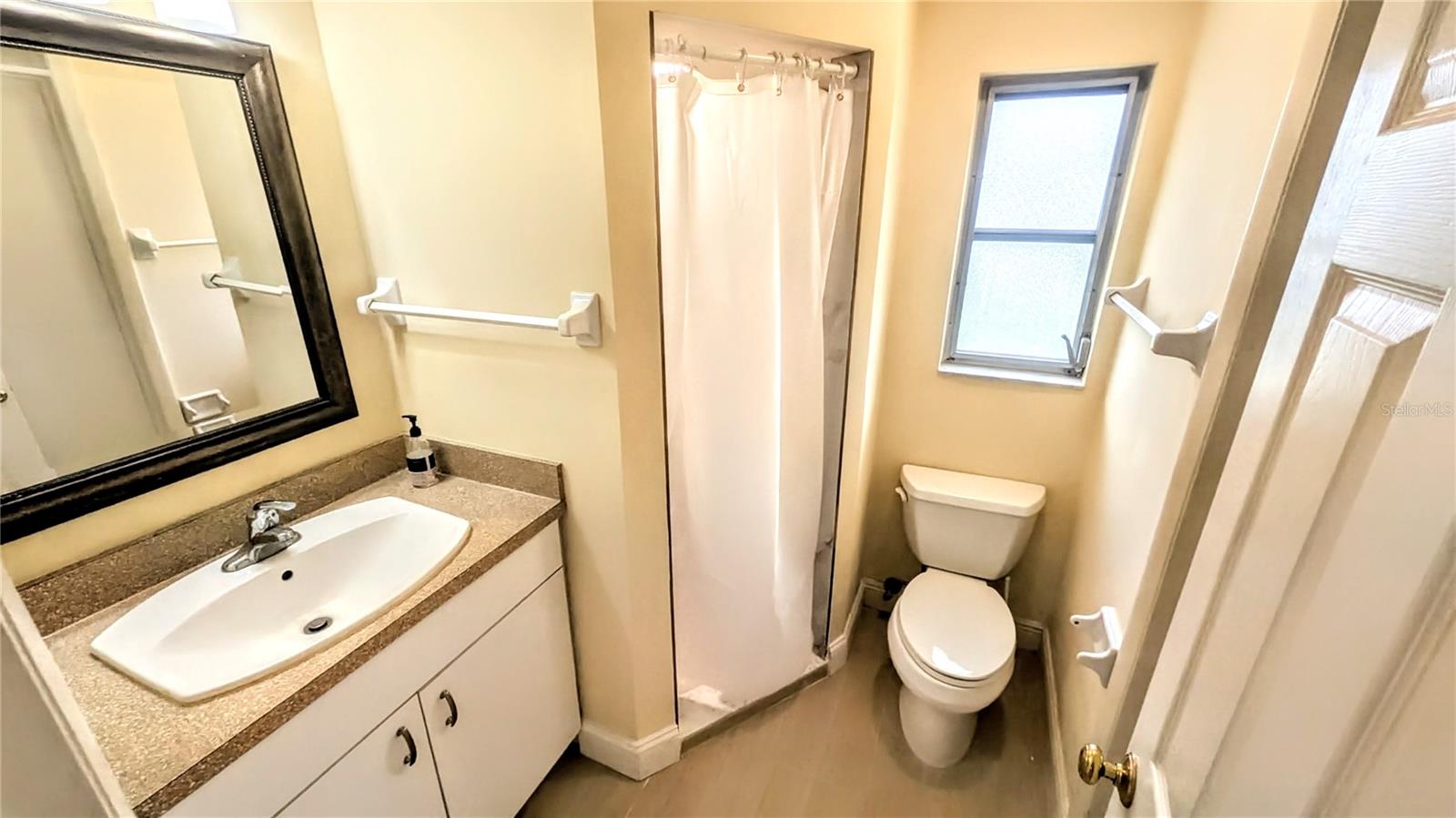 PINE SHORES EST 4TH ADD - Residential Lease