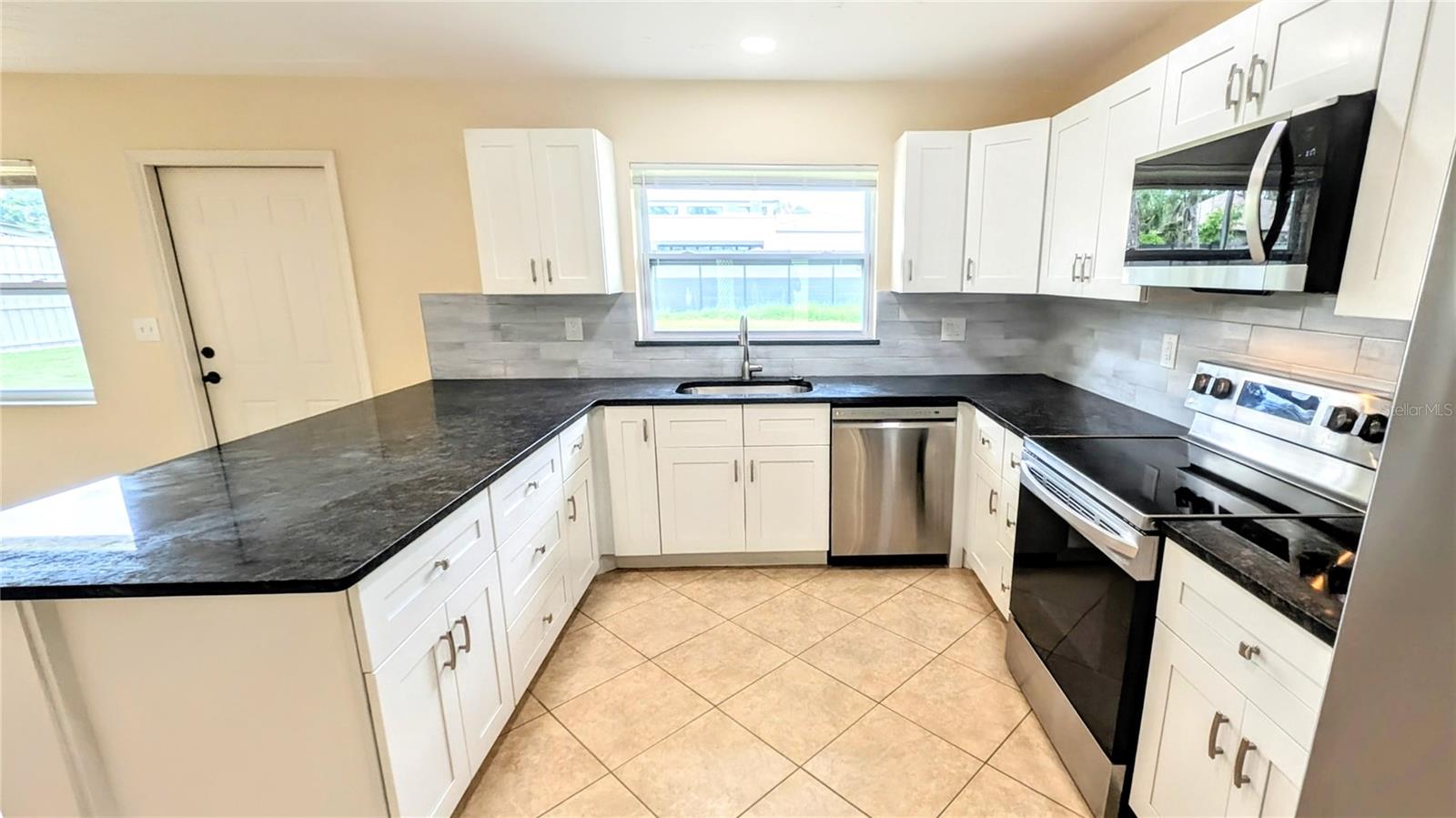 PINE SHORES EST 4TH ADD - Residential Lease