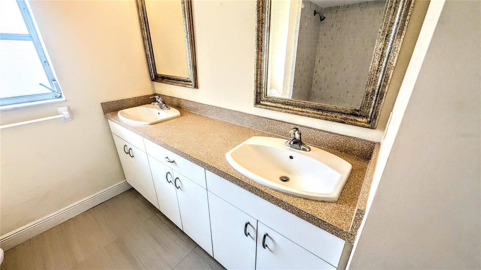 PINE SHORES EST 4TH ADD - Residential Lease
