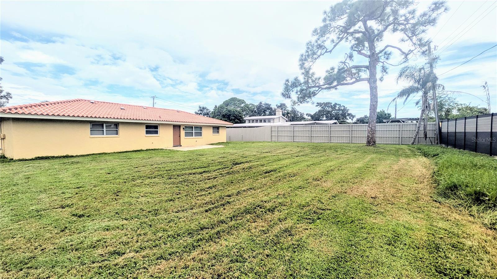 PINE SHORES EST 4TH ADD - Residential Lease