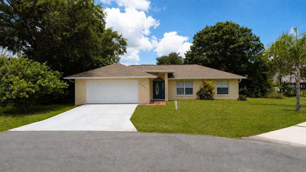 Photo of 907 Hendon Place, Kissimmee, FL 34758 (MLS # O6431381)