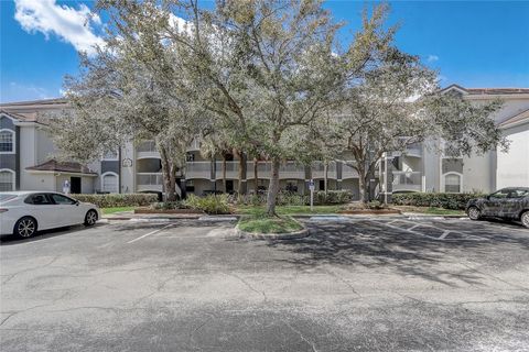 Photo of 13941 Fairway Island Drive #723, Orlando, FL 32837 (MLS # O6384346)