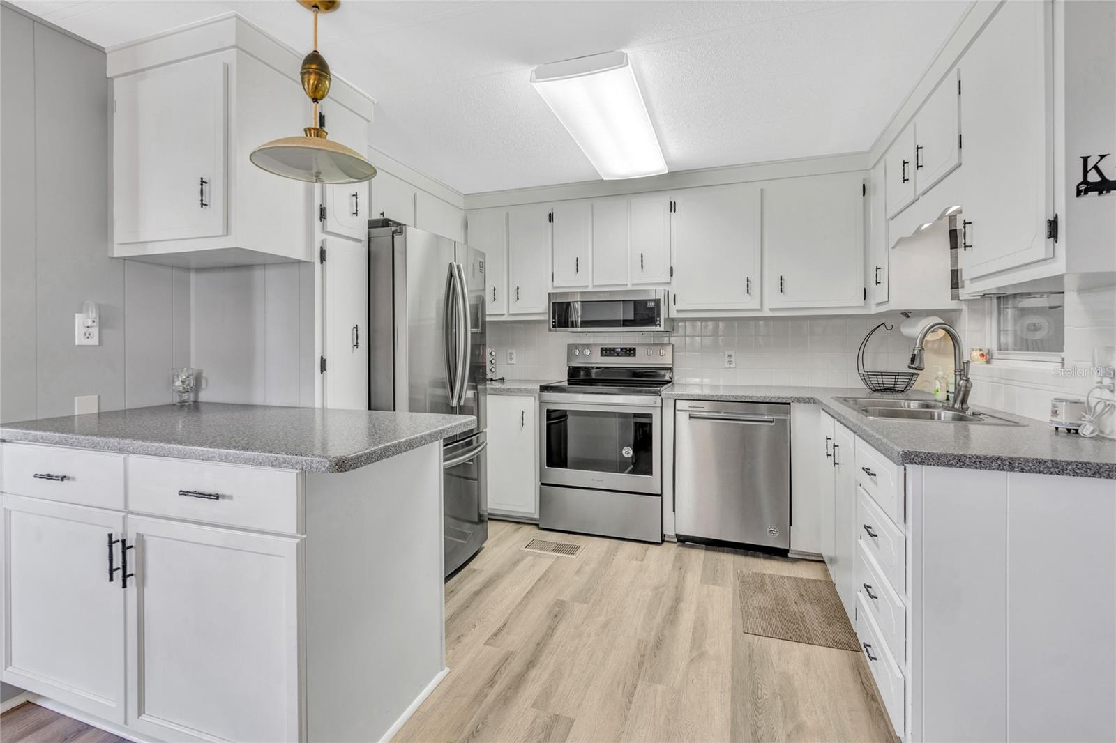 MAPLE LEAF ESTATES - Residential