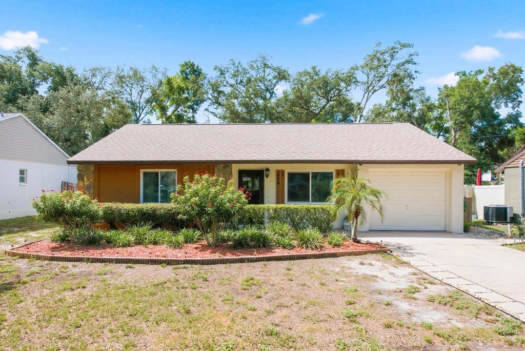 Photo of 624 E Spruce Street, Tarpon Springs, FL 34689 (MLS # TB8539530)