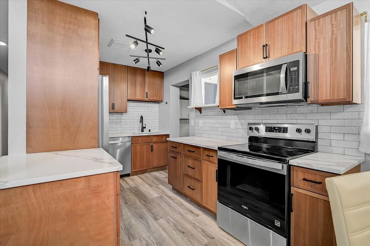 LAKE RIDGE - Residential