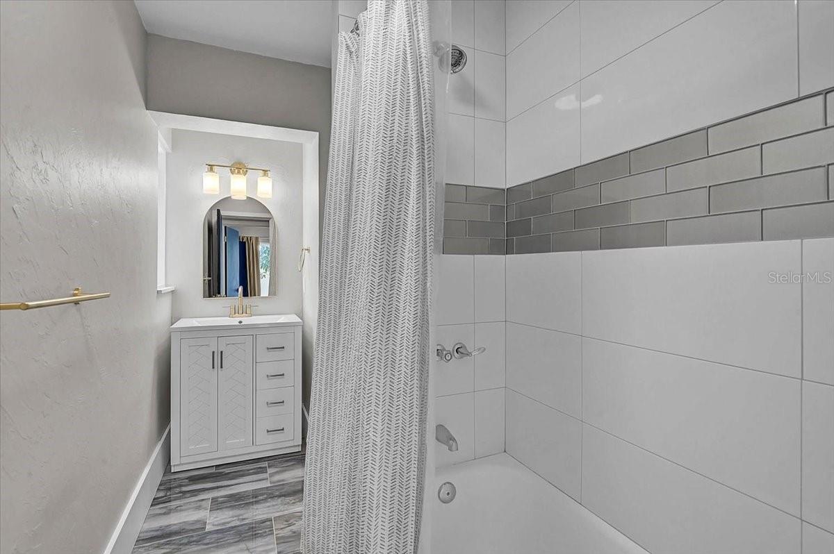 LAKE RIDGE - Residential