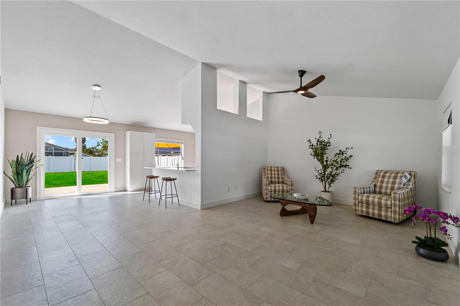 77 FREEPORT LN