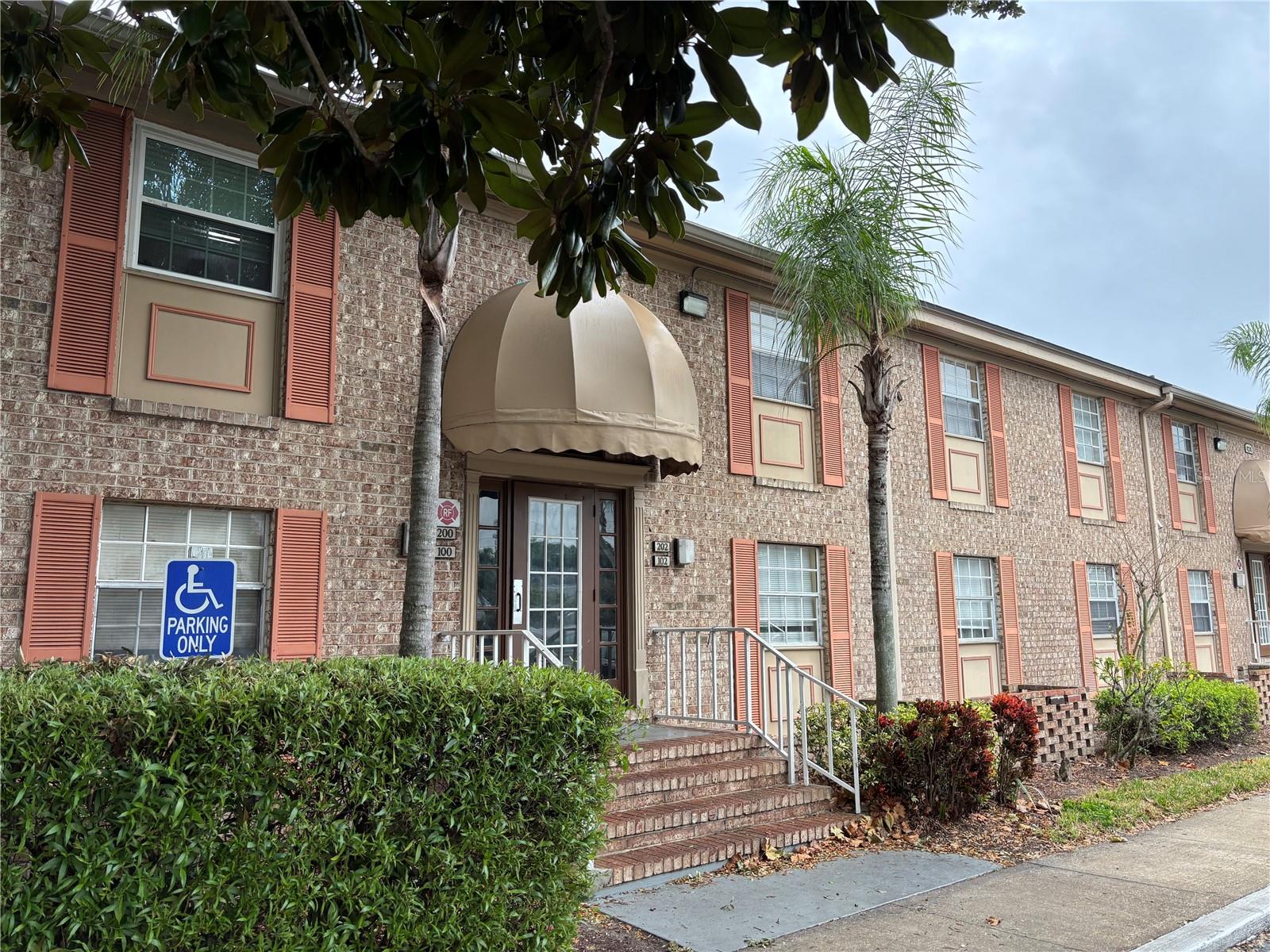 420 BANYON TREE CIRCLE 102