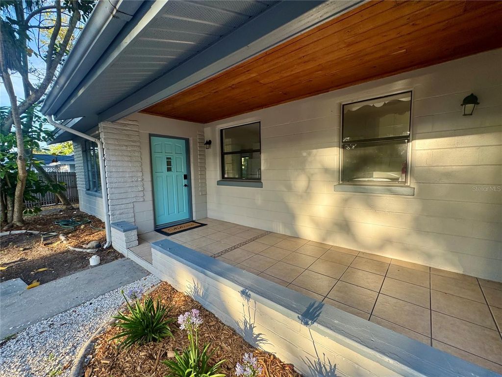 Photo of 2107 Chippawa Place, Sarasota, FL 34234 (MLS # A4688520)