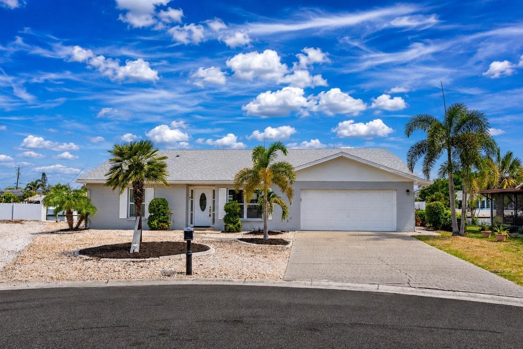 Photo of 805 Leisey Circle, Ruskin, FL 33570 (MLS # O6413610)