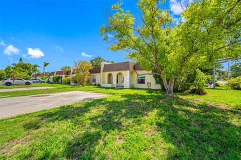 Single Family Residence in SEMINOLE FL 9994 83RD STREET 70.jpg