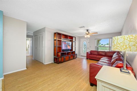 Single Family Residence in SEMINOLE FL 9994 83RD STREET 18.jpg