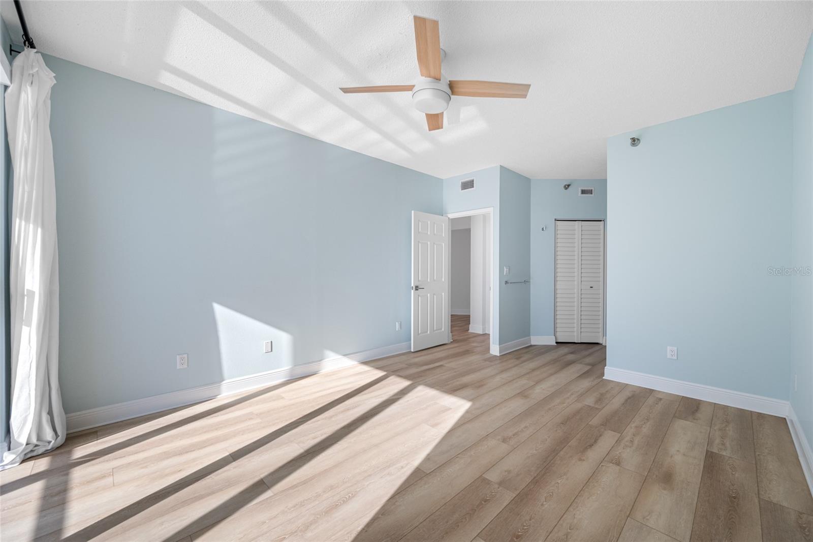 HARBOURSIDE CONDO - Residential