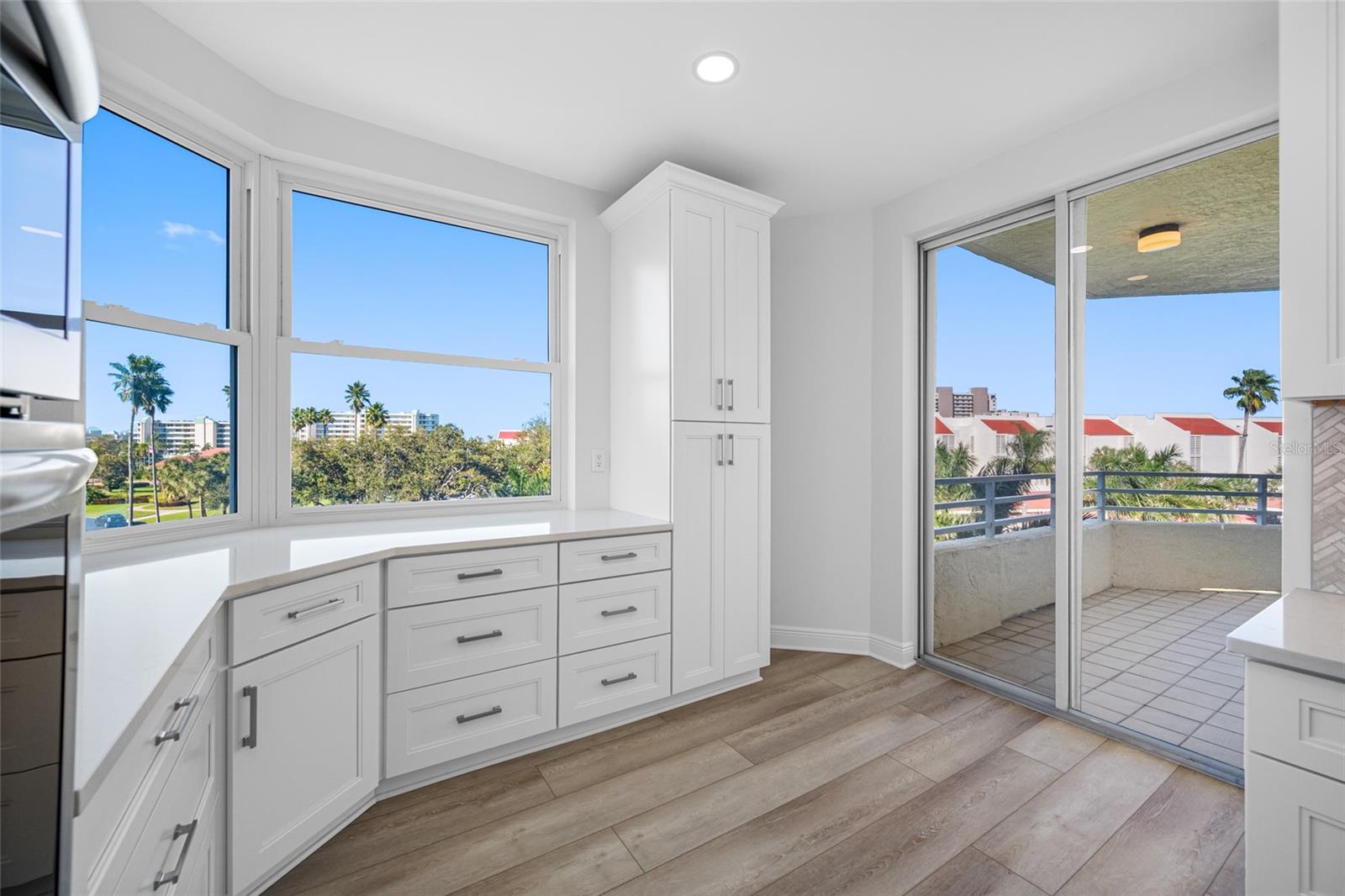 HARBOURSIDE CONDO - Residential