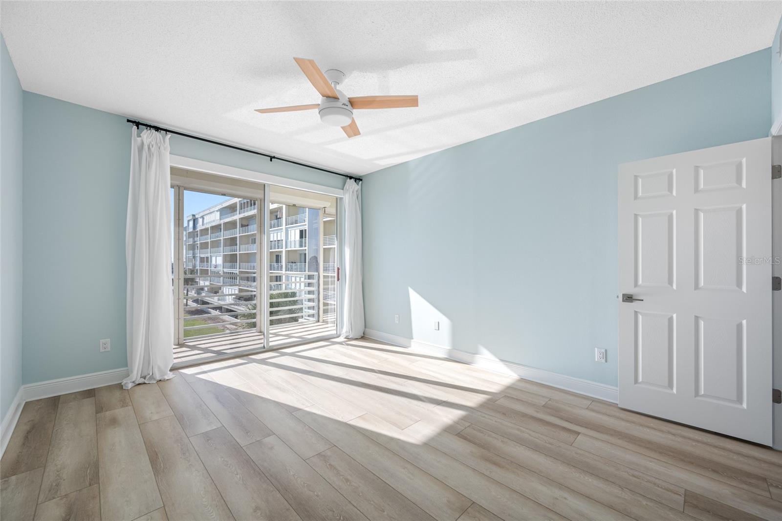 HARBOURSIDE CONDO - Residential