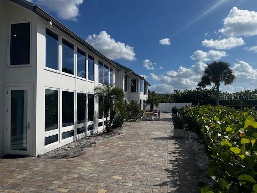 Photo of 1013 W Peppertree Drive #115, Sarasota, FL 34242 (MLS # A4676120)