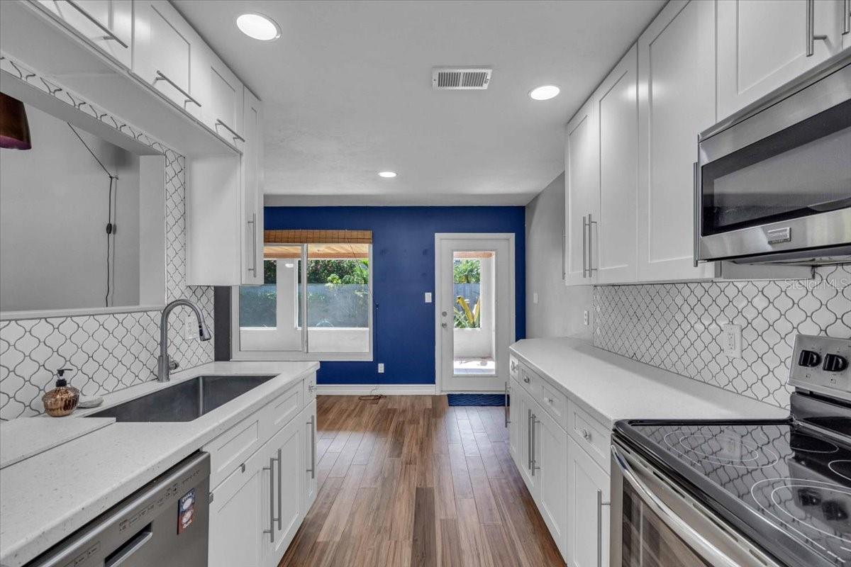 SOUTH GATE MANOR UNIT 02 - Residential