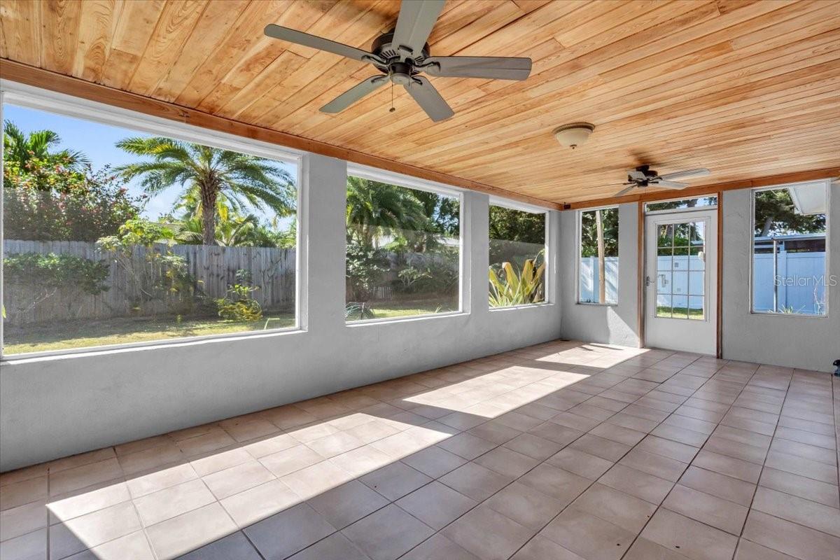 SOUTH GATE MANOR UNIT 02 - Residential