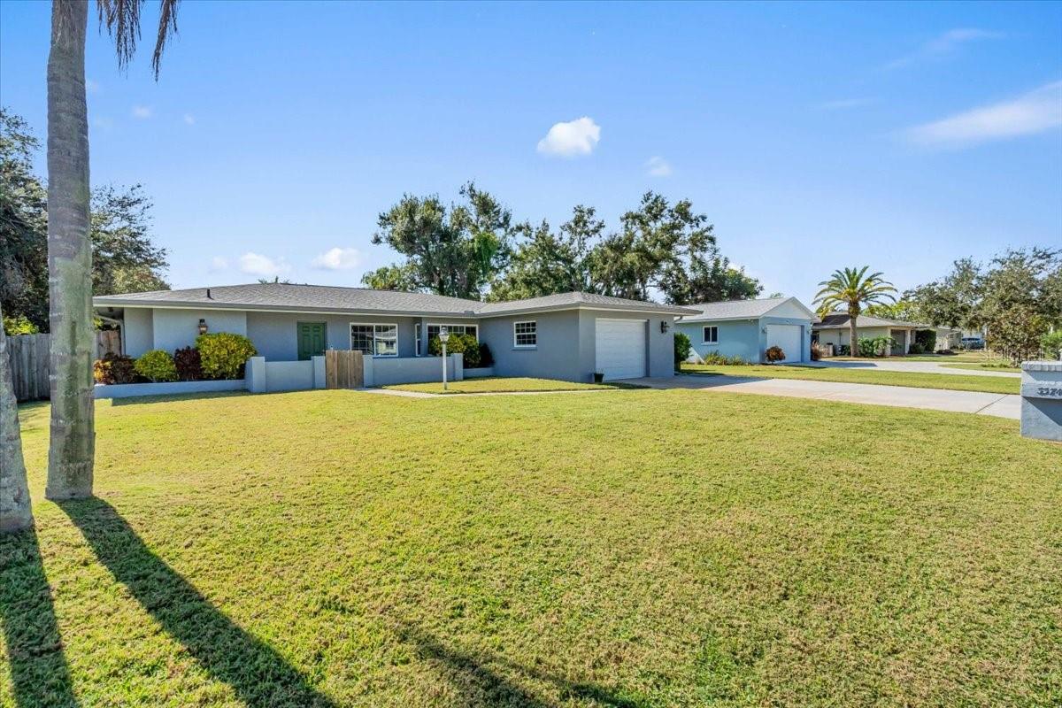 SOUTH GATE MANOR UNIT 02 - Residential