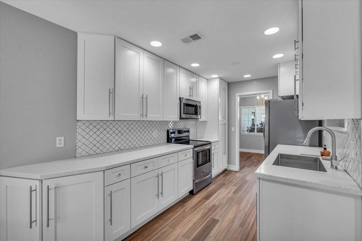 SOUTH GATE MANOR UNIT 02 - Residential