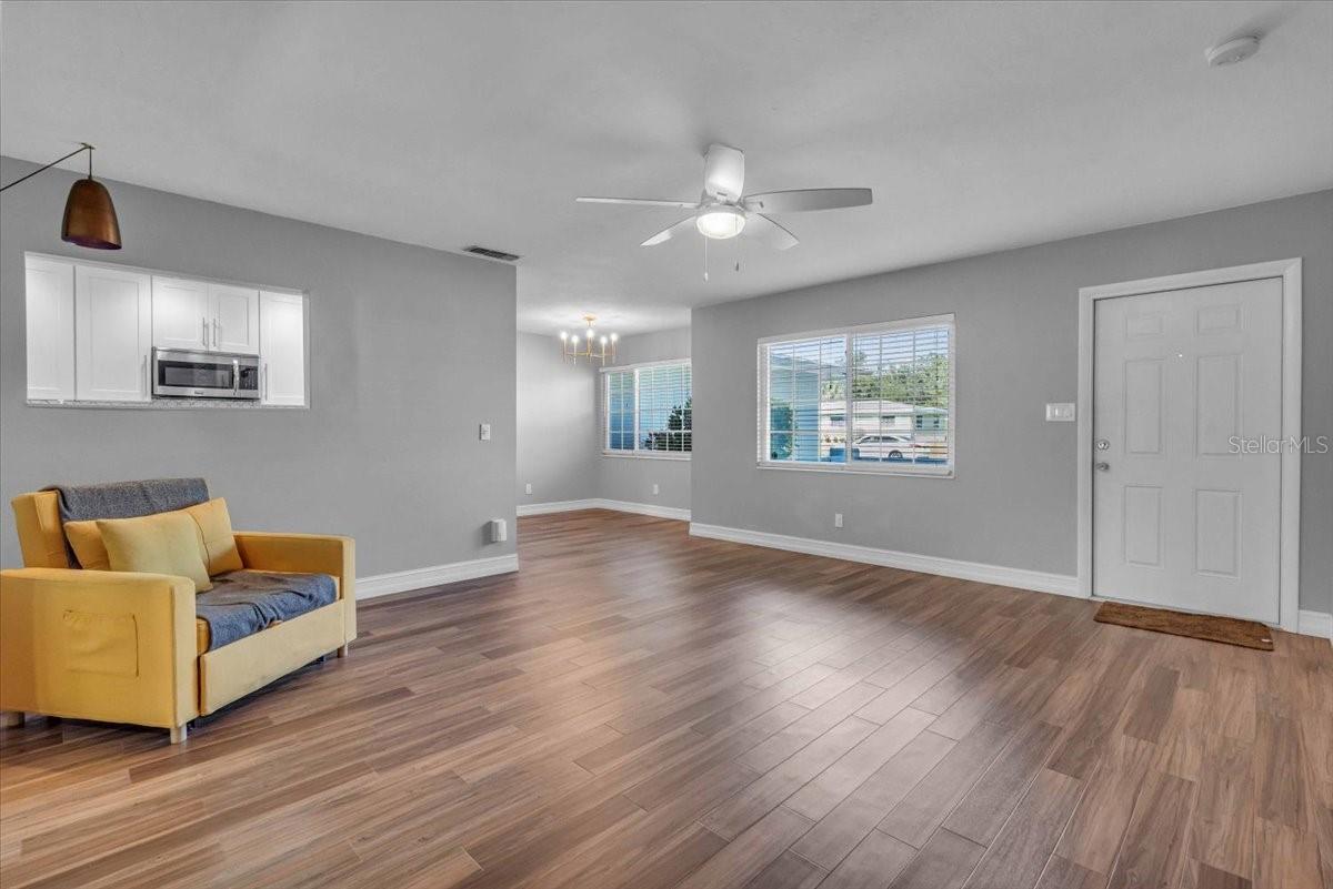 SOUTH GATE MANOR UNIT 02 - Residential