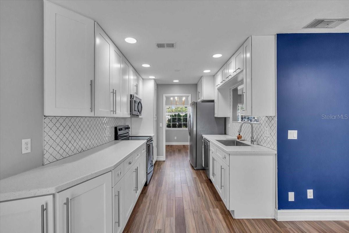 SOUTH GATE MANOR UNIT 02 - Residential