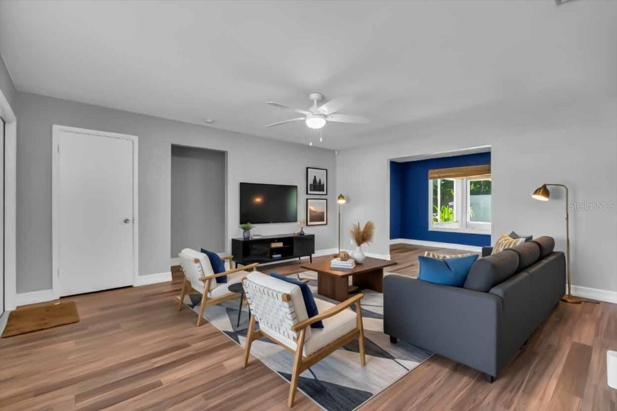 SOUTH GATE MANOR UNIT 02 - Residential