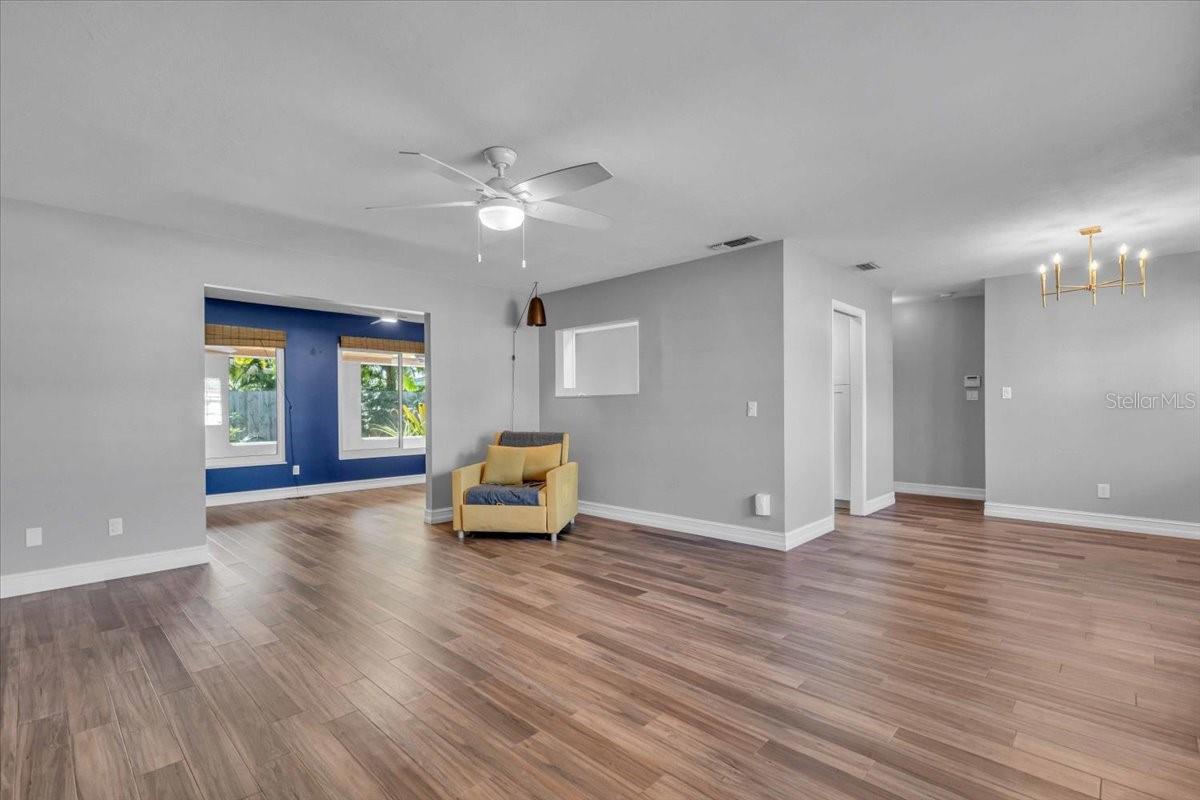 SOUTH GATE MANOR UNIT 02 - Residential