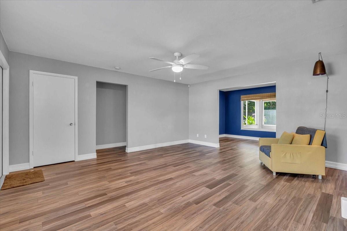 SOUTH GATE MANOR UNIT 02 - Residential