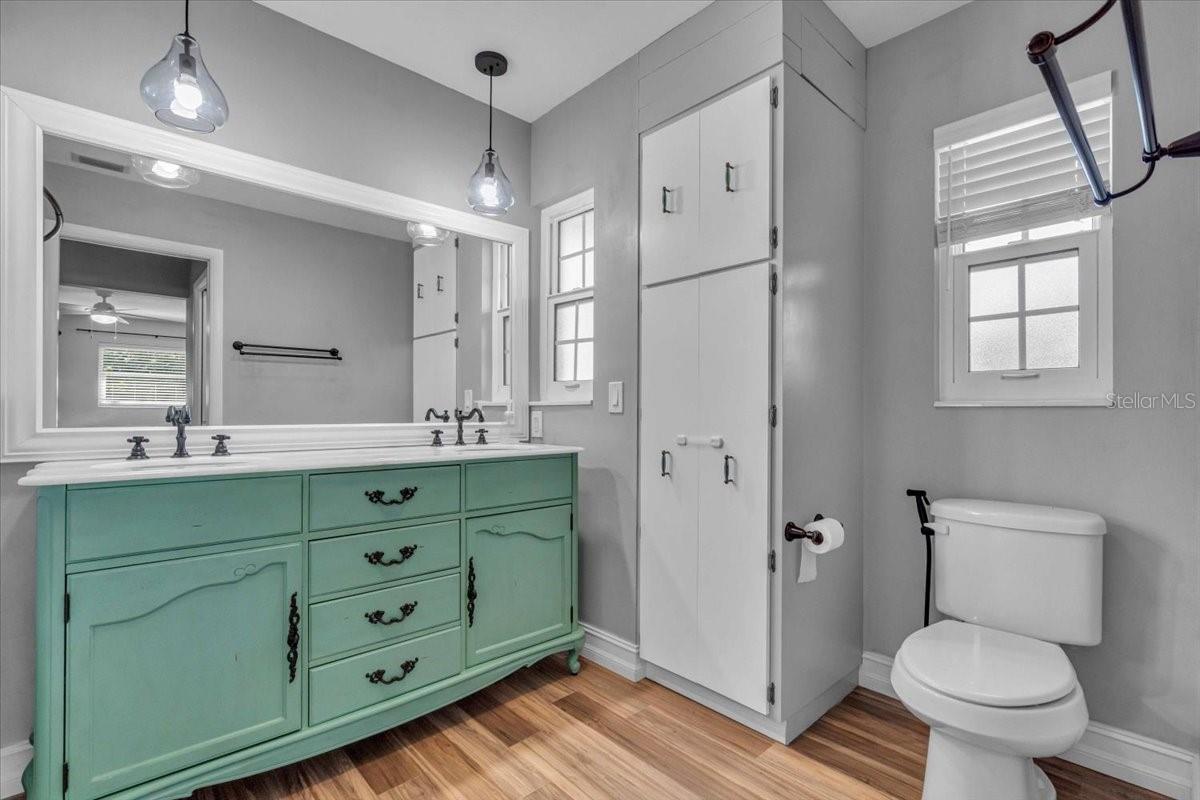 SOUTH GATE MANOR UNIT 02 - Residential