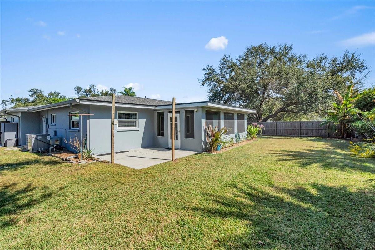 SOUTH GATE MANOR UNIT 02 - Residential