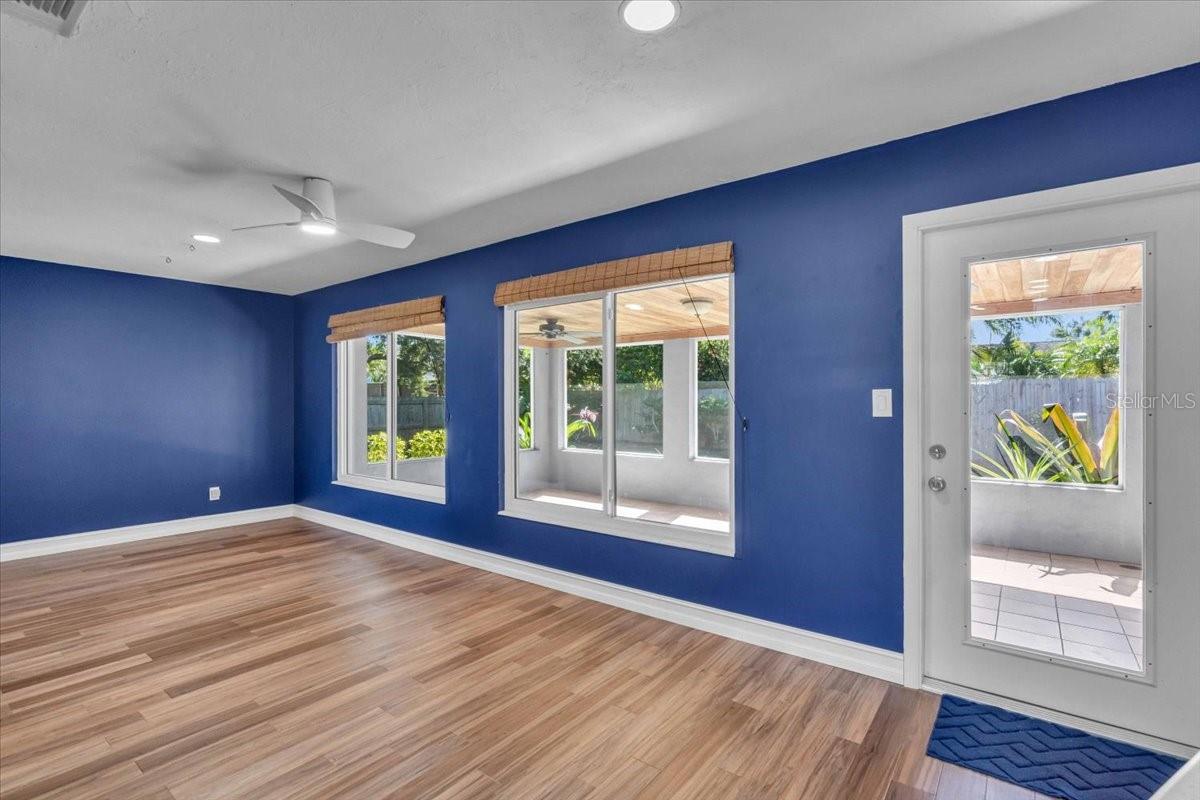 SOUTH GATE MANOR UNIT 02 - Residential