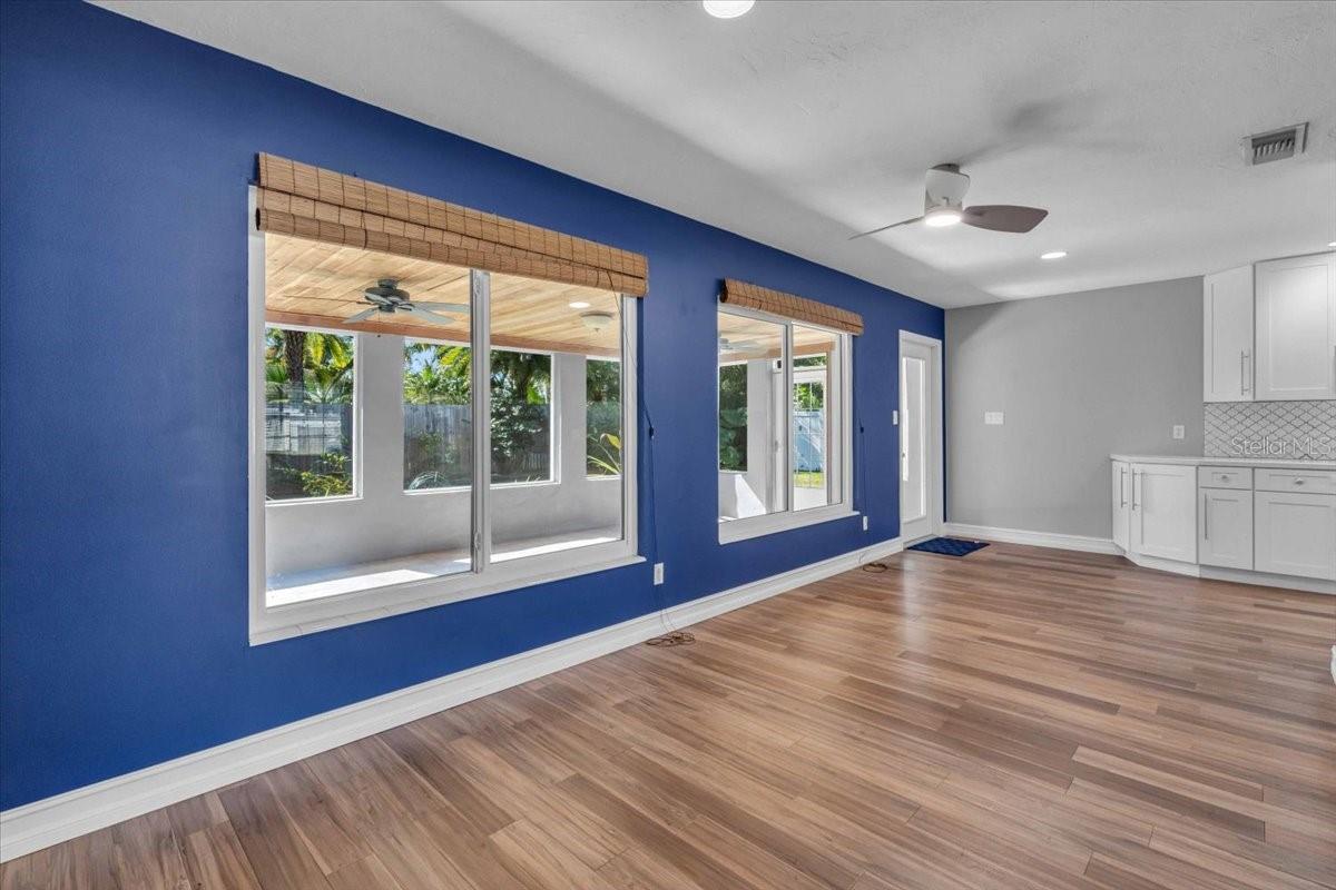 SOUTH GATE MANOR UNIT 02 - Residential