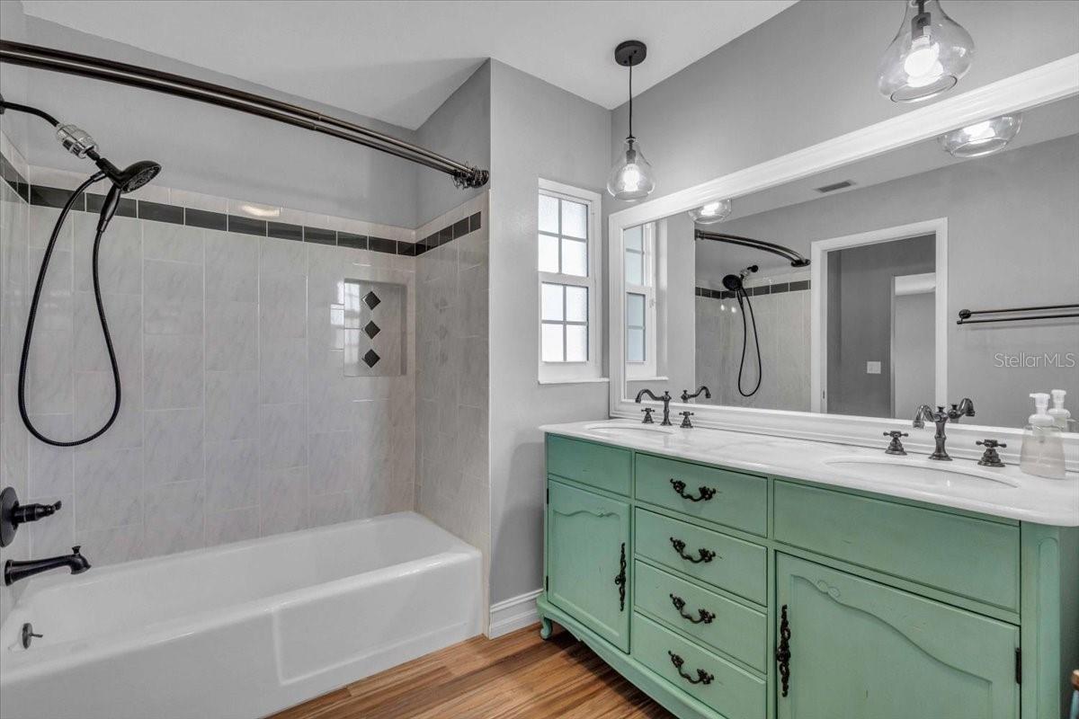 SOUTH GATE MANOR UNIT 02 - Residential