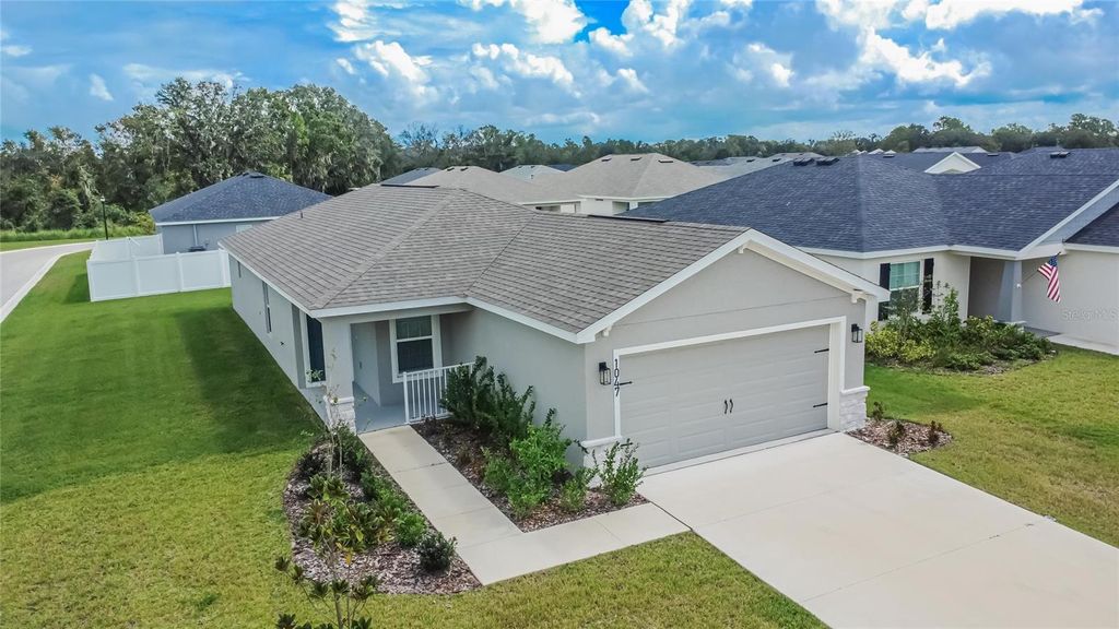 Photo of 1047 Aruba Avenue, Mulberry, FL 33860 (MLS # TB8433458)