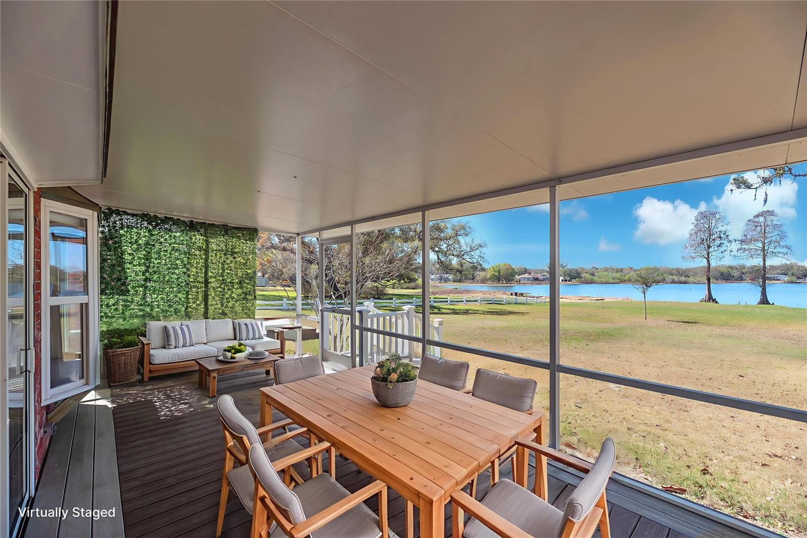 VALRICO LAKE ESTATES - Residential