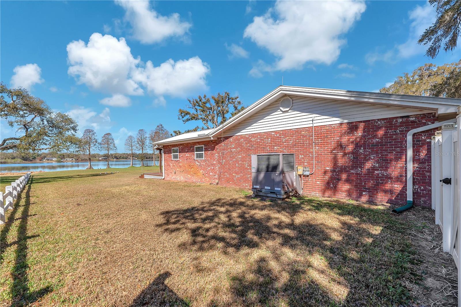 VALRICO LAKE ESTATES - Residential