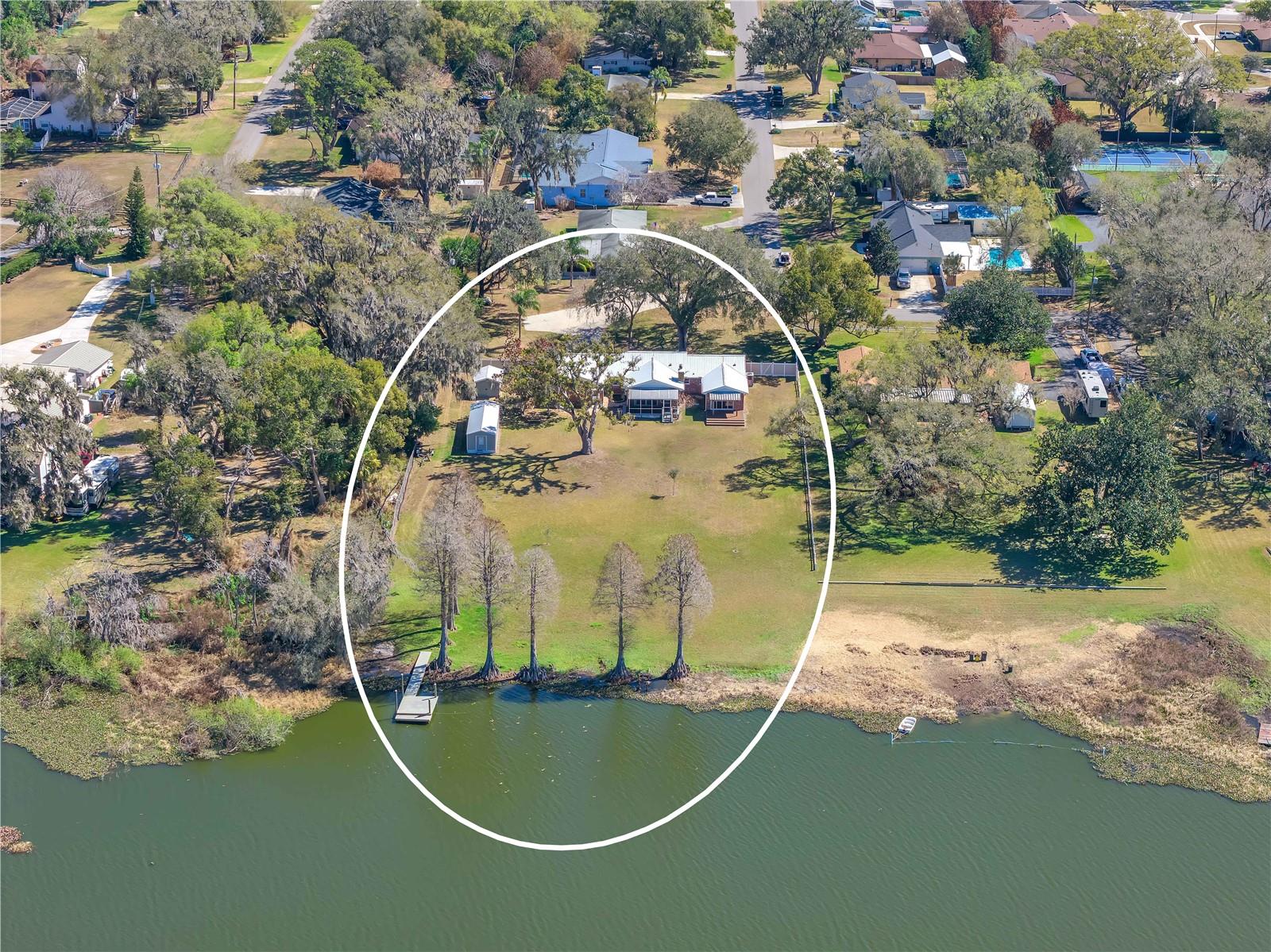 VALRICO LAKE ESTATES - Residential