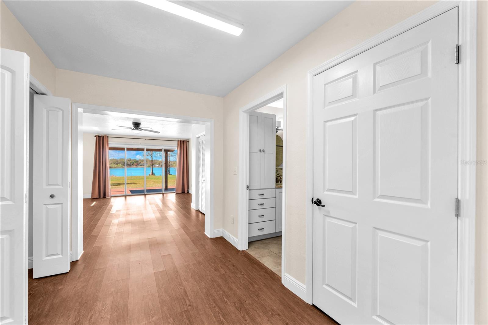 VALRICO LAKE ESTATES - Residential