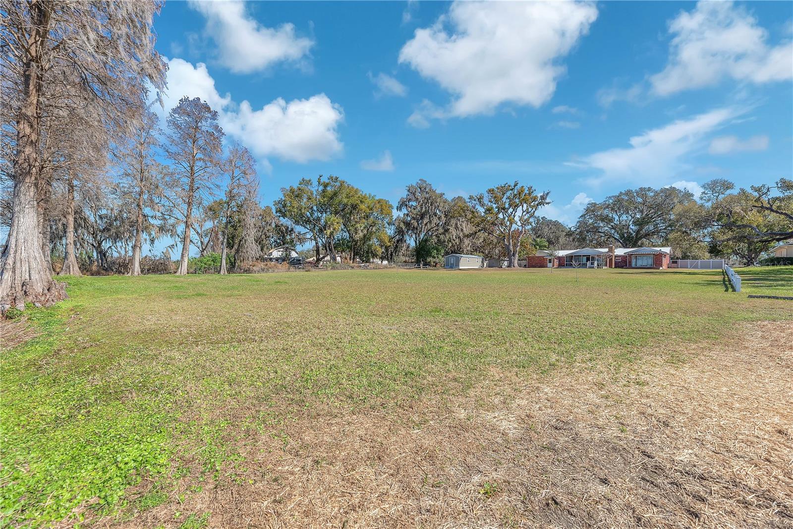 VALRICO LAKE ESTATES - Residential