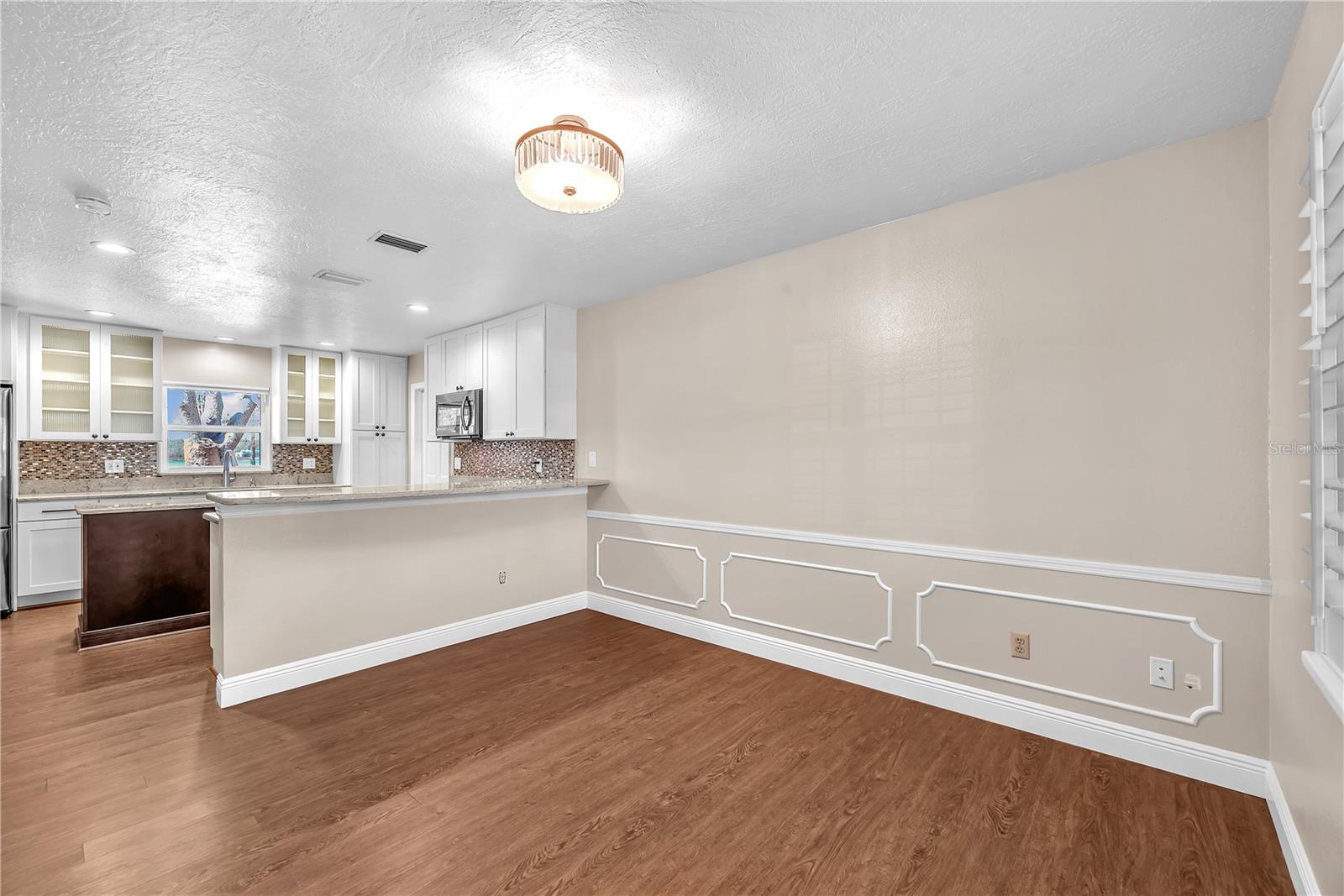 VALRICO LAKE ESTATES - Residential