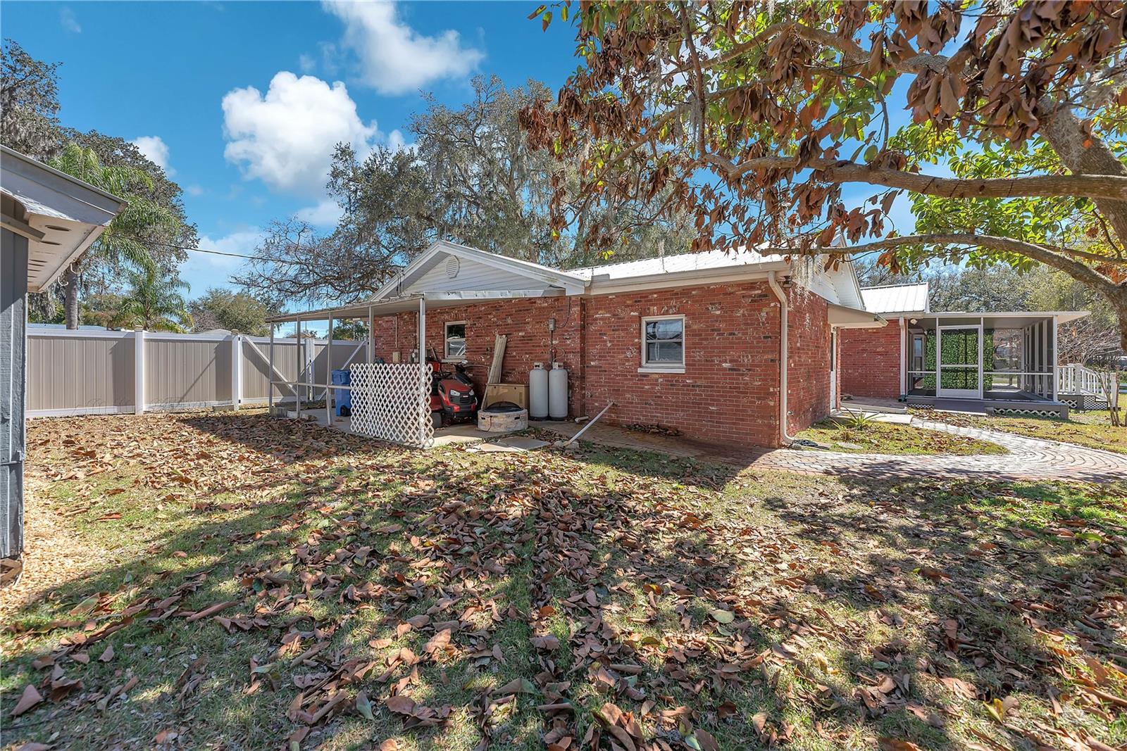 VALRICO LAKE ESTATES - Residential