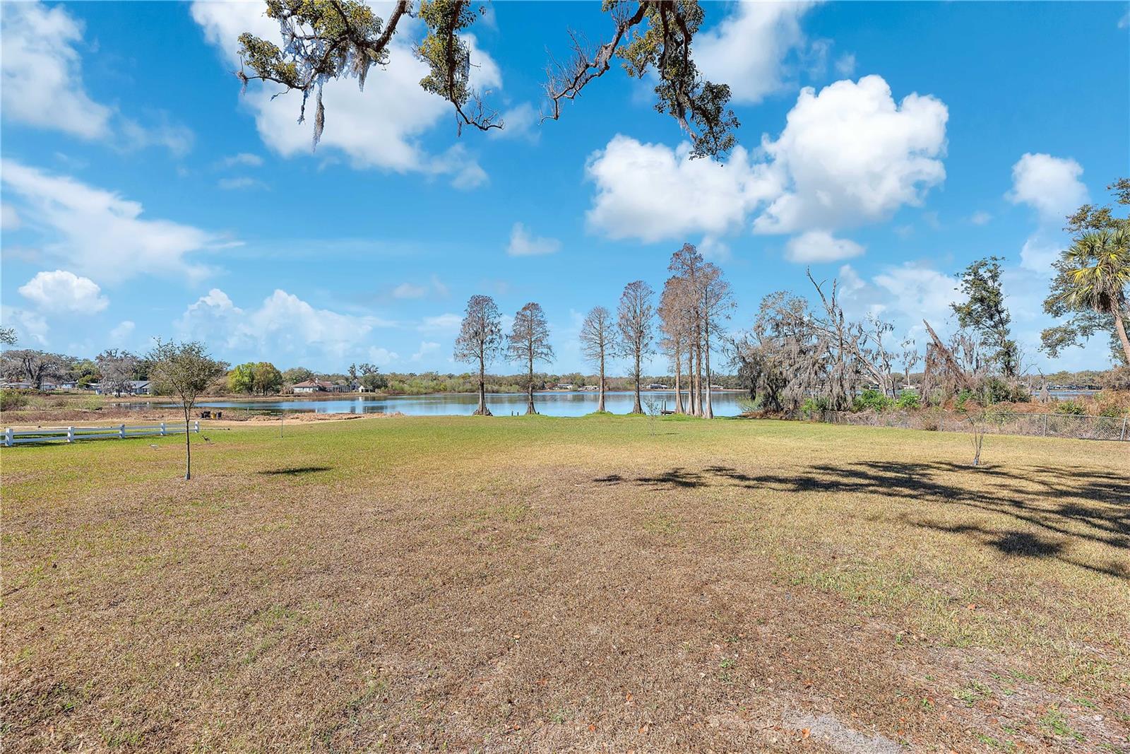 VALRICO LAKE ESTATES - Residential