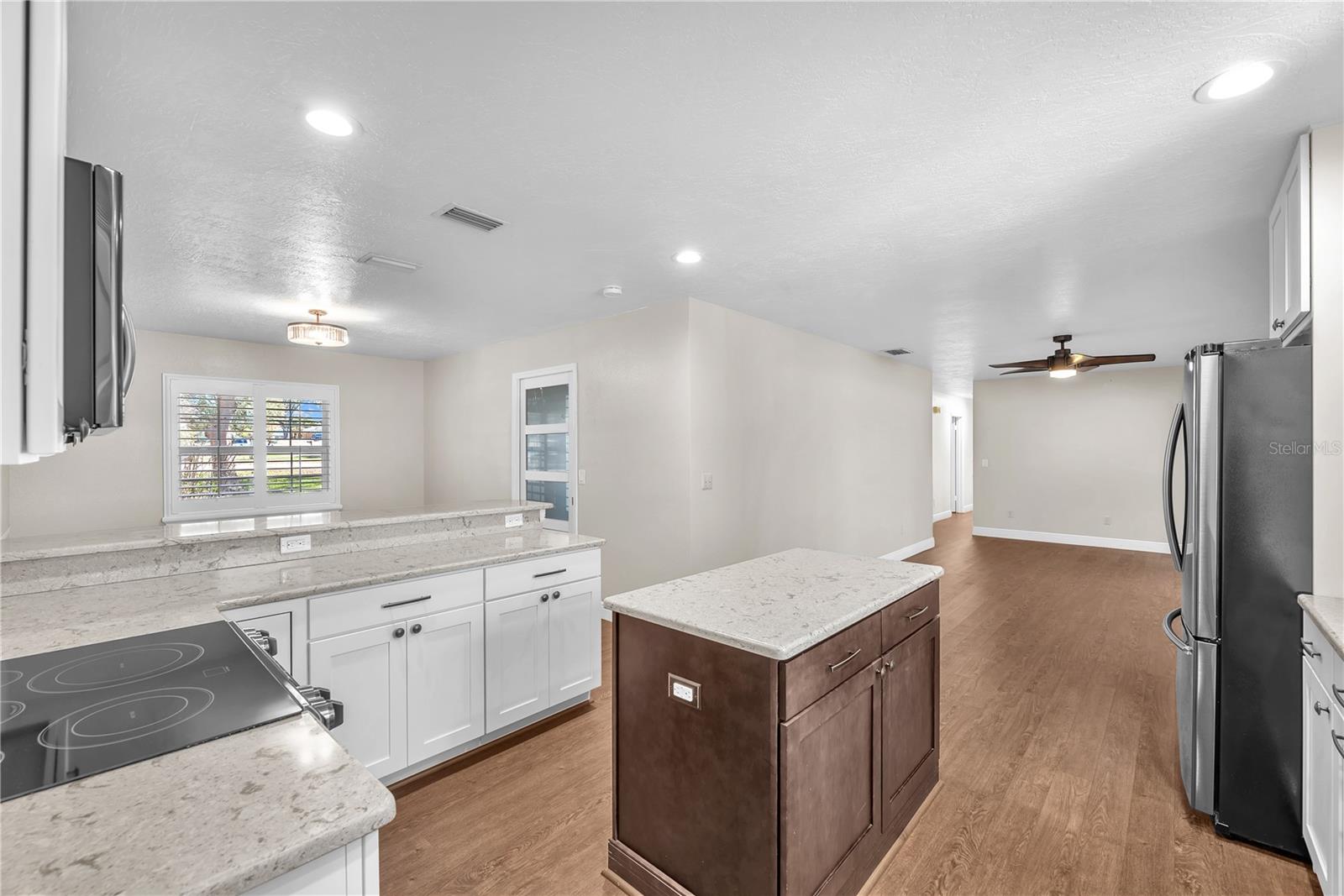 VALRICO LAKE ESTATES - Residential