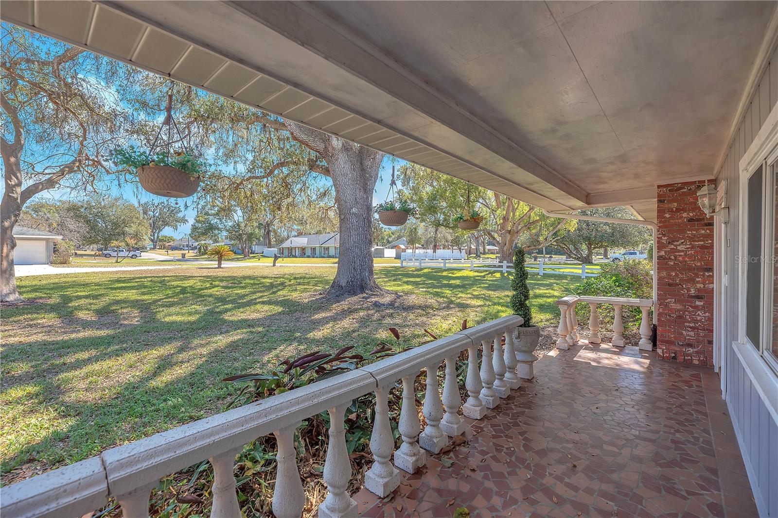 VALRICO LAKE ESTATES - Residential