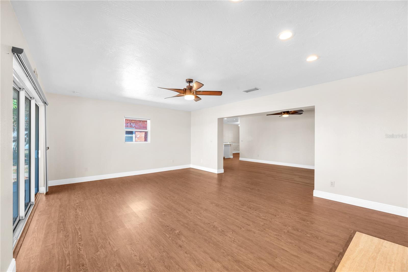 VALRICO LAKE ESTATES - Residential