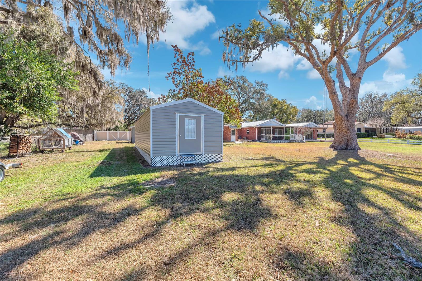 VALRICO LAKE ESTATES - Residential