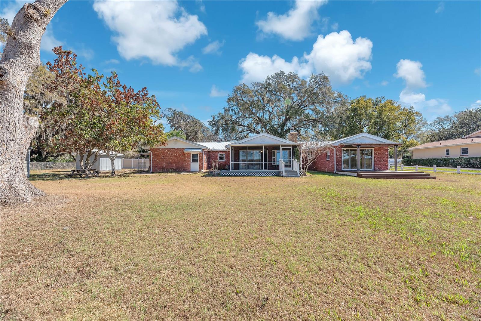 VALRICO LAKE ESTATES - Residential