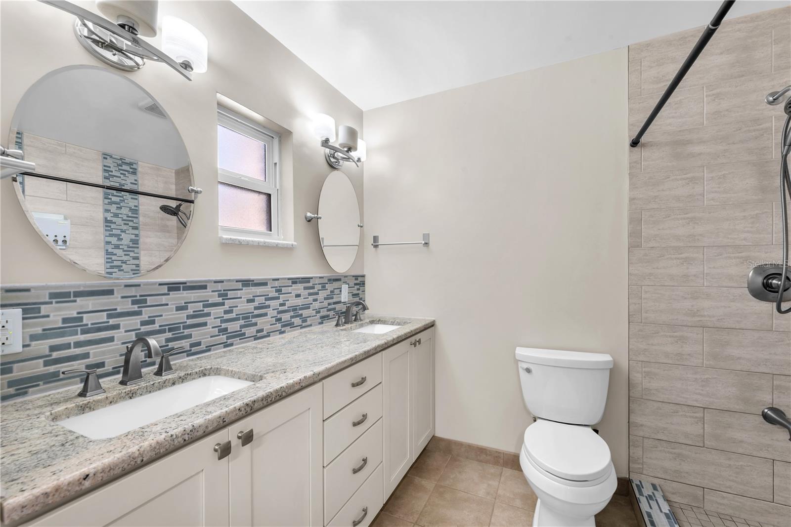 VALRICO LAKE ESTATES - Residential