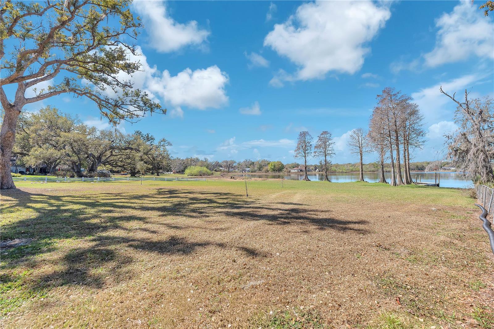 VALRICO LAKE ESTATES - Residential